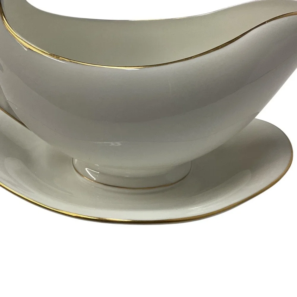 Wedgewood California Bone China Gravy Boat &‎ Underplate England Excellent